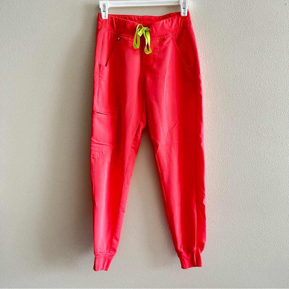 Figs Hot Coral Set Gem